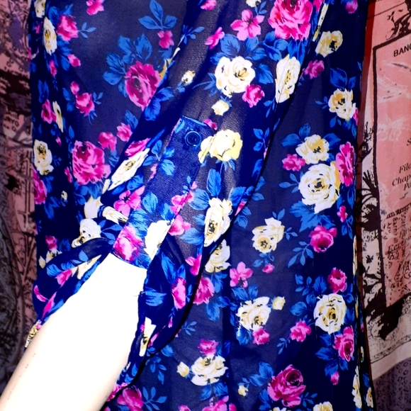 Womens large - Picture 2 of 3